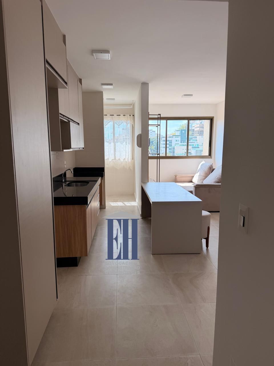 Apartamento 2 quartos semi-mobiliado, 2 vagas e vista panorâmica no Buritis