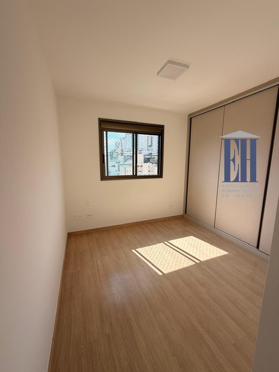 Apartamento 2 quartos semi-mobiliado, 2 vagas e vista panorâmica no Buritis